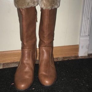 Knee high insulated winter boots